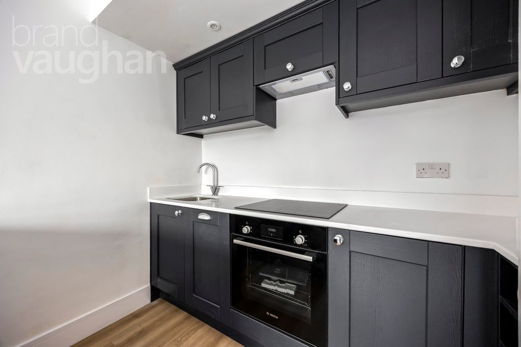 Property photo 3 of 10 Kitchen