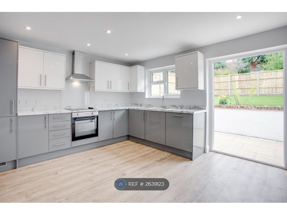 Property photo 3 of 12 Kitchen