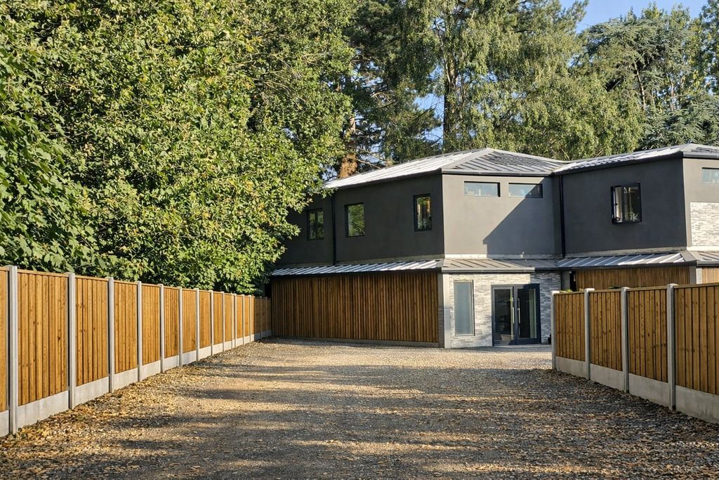 Property photo 1 of 18 Front