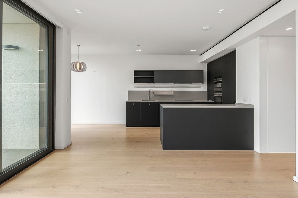 Property photo 1 of 28 Kitchen/ Reception