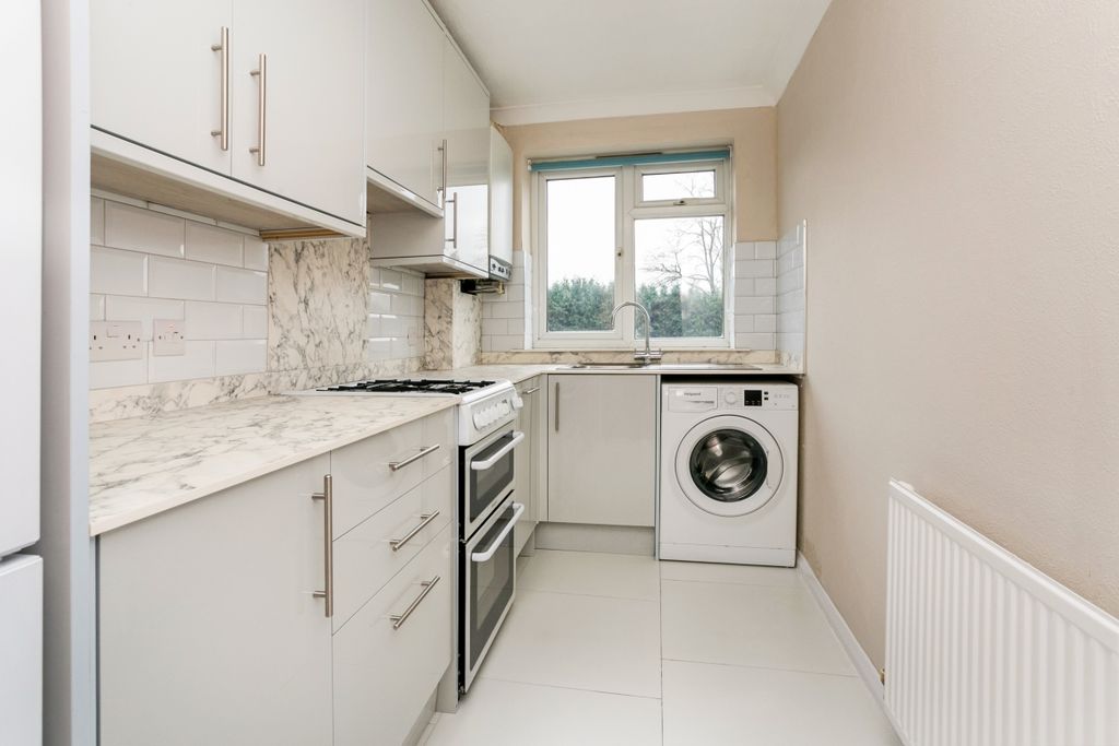 Property photo 2 of 11 64 The Parade 311...