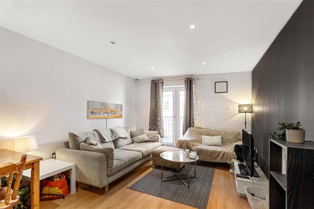 Property photo 3 of 17 27_Centurion_Square_41.Jpg