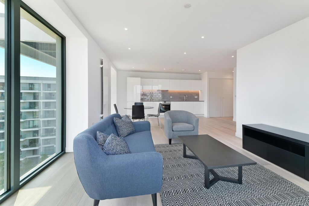 Property photo 2 of 11