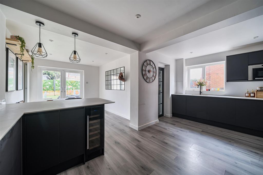 Property photo 2 of 19 1415174-8-698F6d493E4E1.Jpg