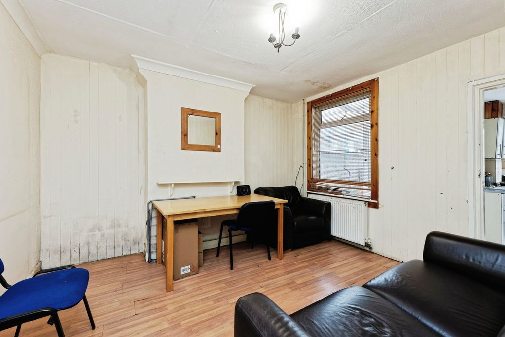 Property photo 2 of 19 Pbox-Img.Jpg