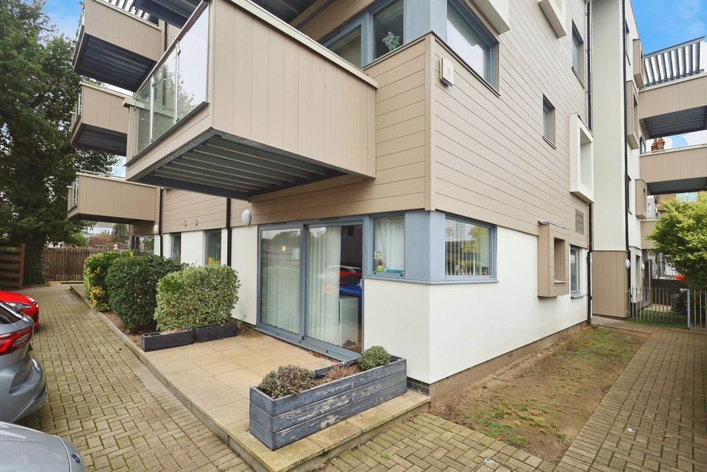 Property photo 1 of 17