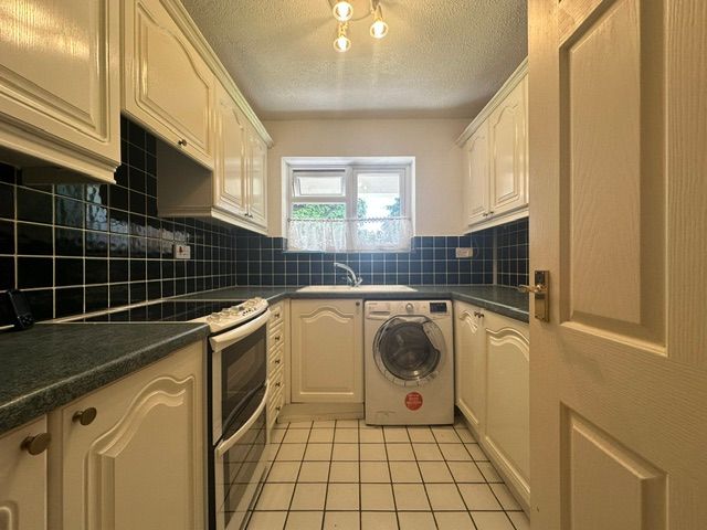 Property photo 2 of 6 Kitchen
