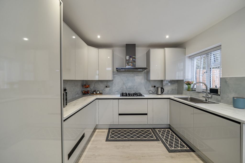 Property photo 2 of 22 1418168-10-699Ed1...