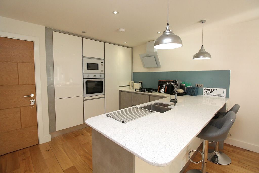 Property photo 3 of 9 Kitchen