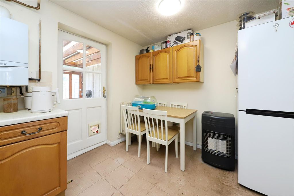 Property photo 3 of 10 Dining Area