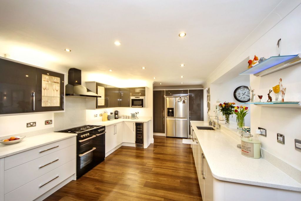 Property photo 3 of 25