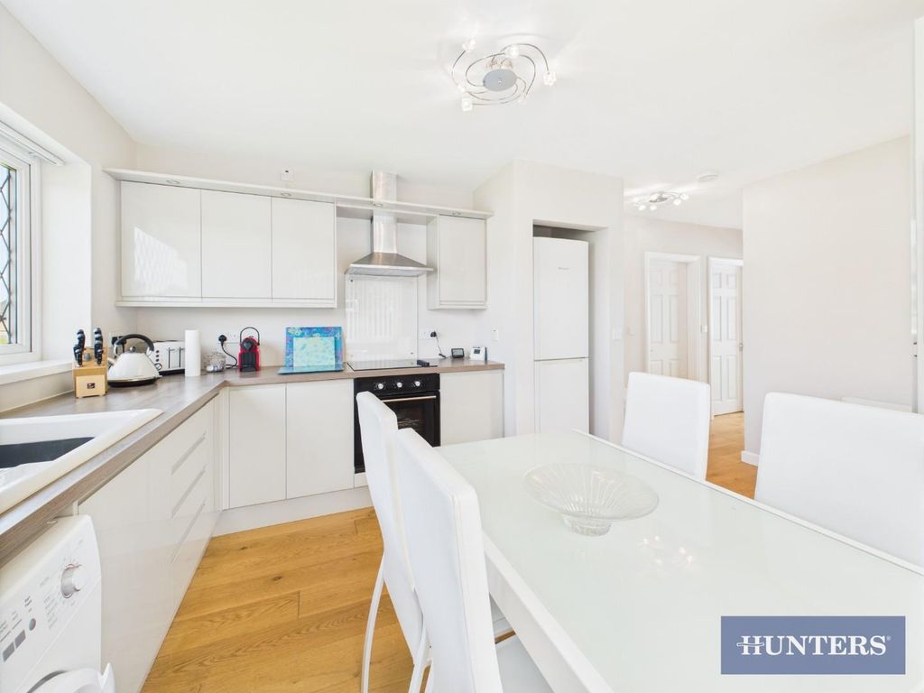 Property photo 3 of 12 Kitchen