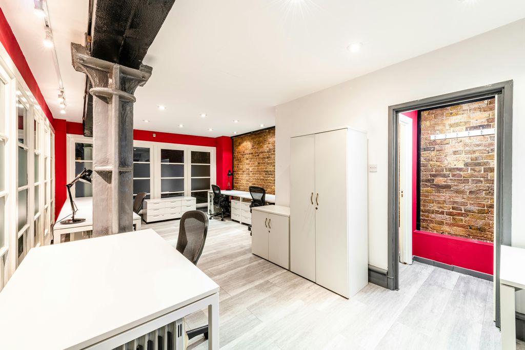 Property photo 2 of 22 St Saviours Wharf 6  11.Jpg