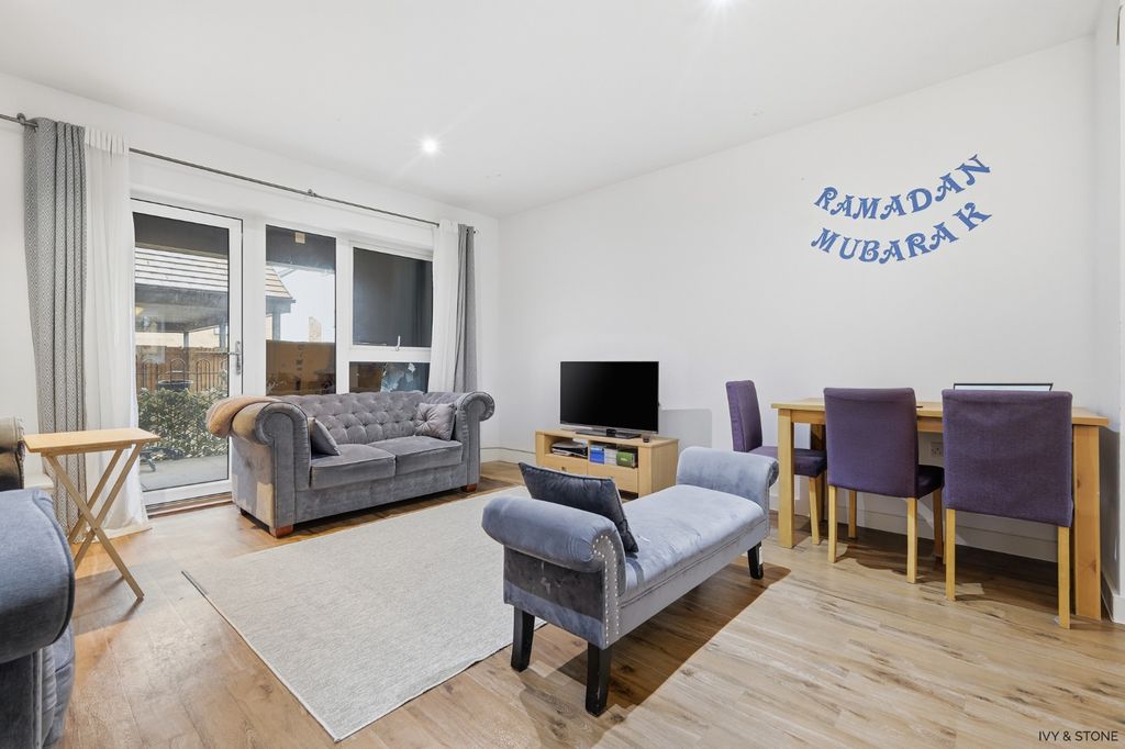 Property photo 2 of 17 4521622