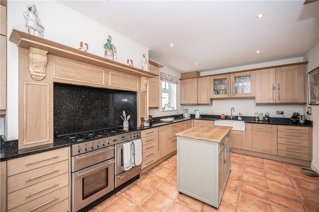 Property photo 3 of 15 Kitchen