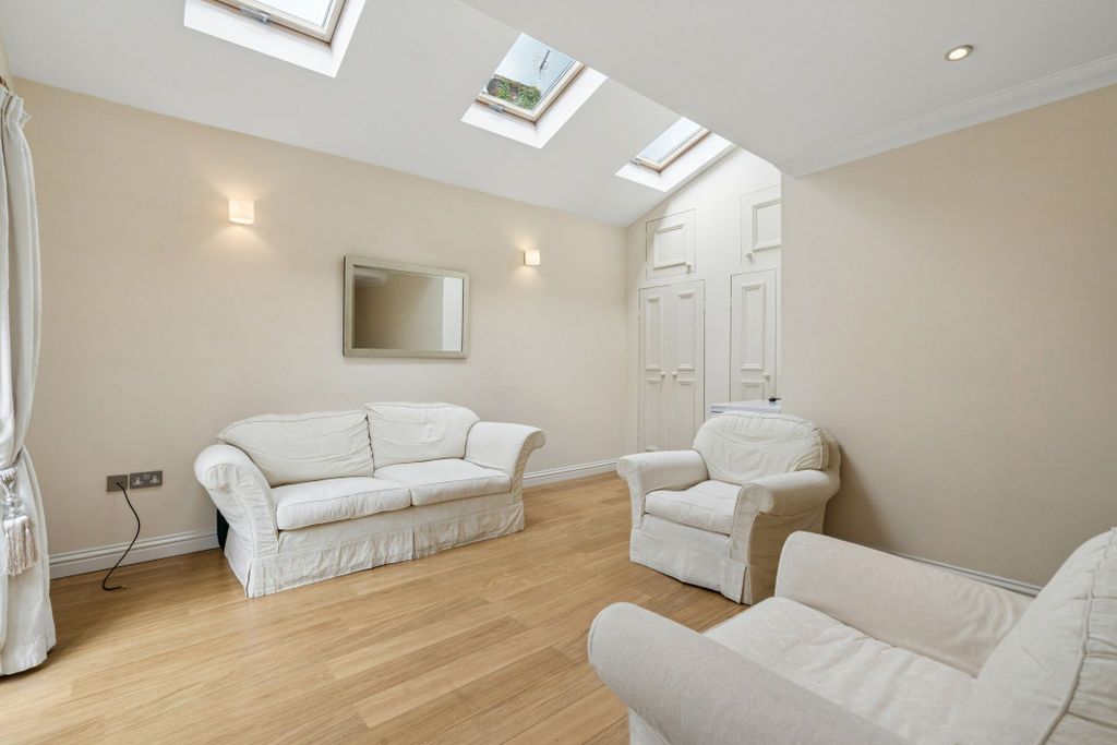 Property photo 2 of 20 Photo 4
