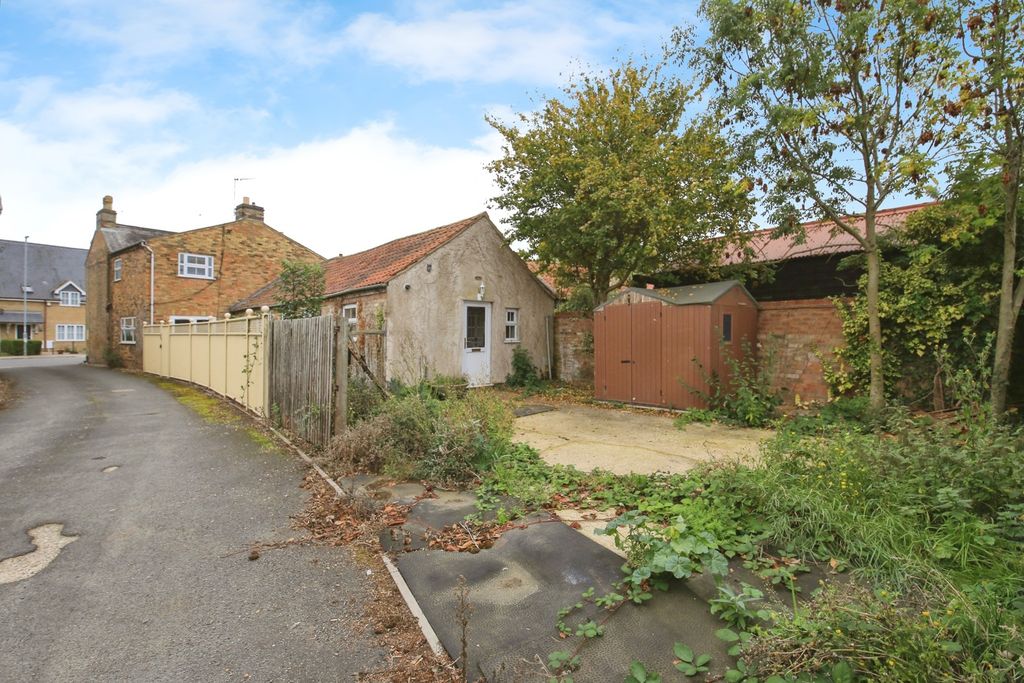 Property photo 2 of 18 Photo