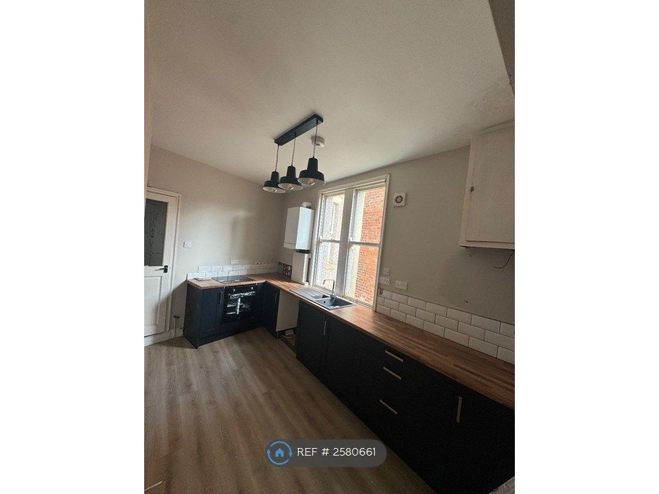 Property photo 3 of 5 Kitchen