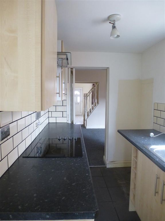 Property photo 3 of 8 Kitchen