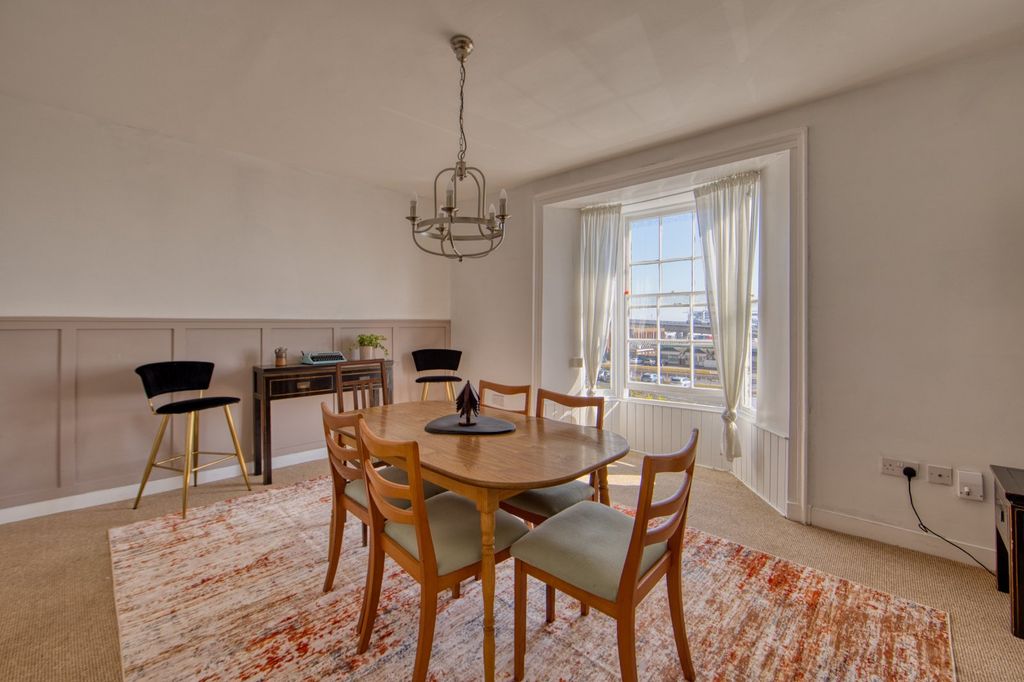 Property photo 3 of 17 Picture 3