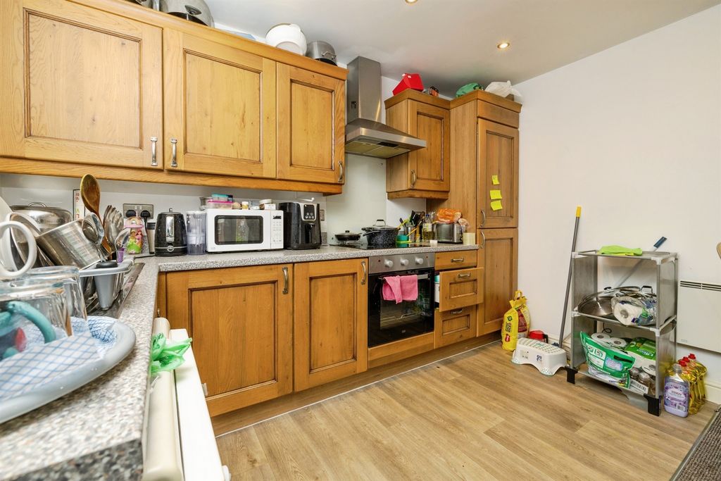 Property photo 3 of 17 Kitchen / Living Area