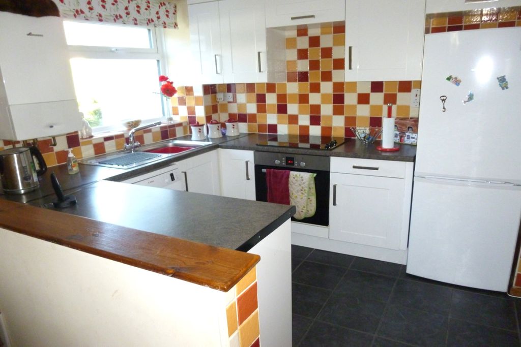 Property photo 2 of 9 Kitchen Area