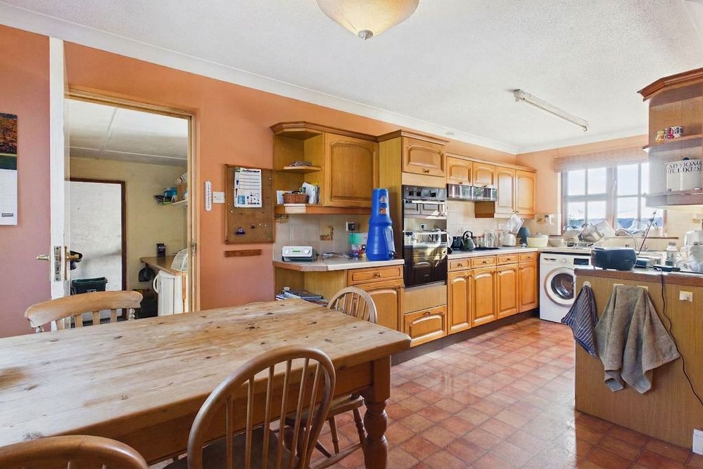Property photo 2 of 21