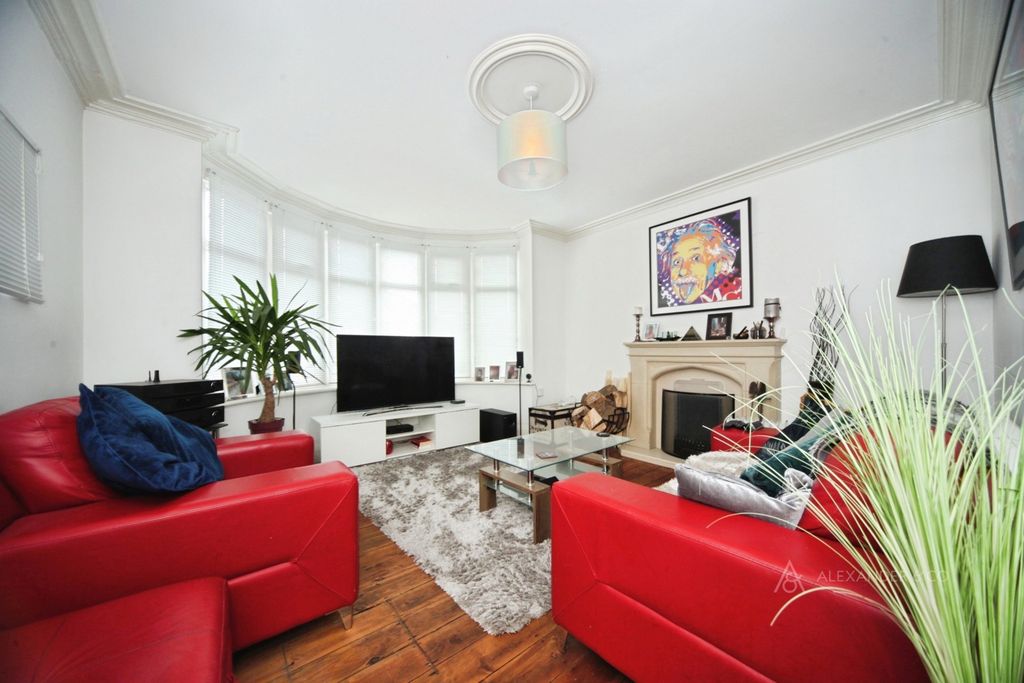 Property photo 3 of 11 Pbox-Img.Jpg