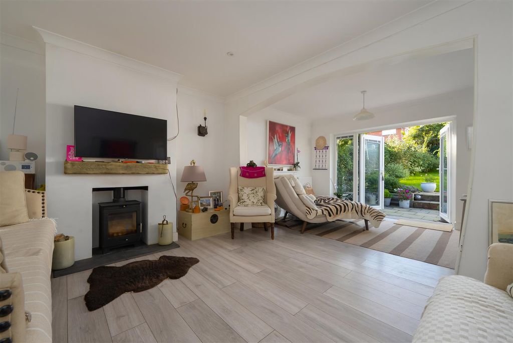 Property photo 2 of 18 Grosvenor Road, Whitstable