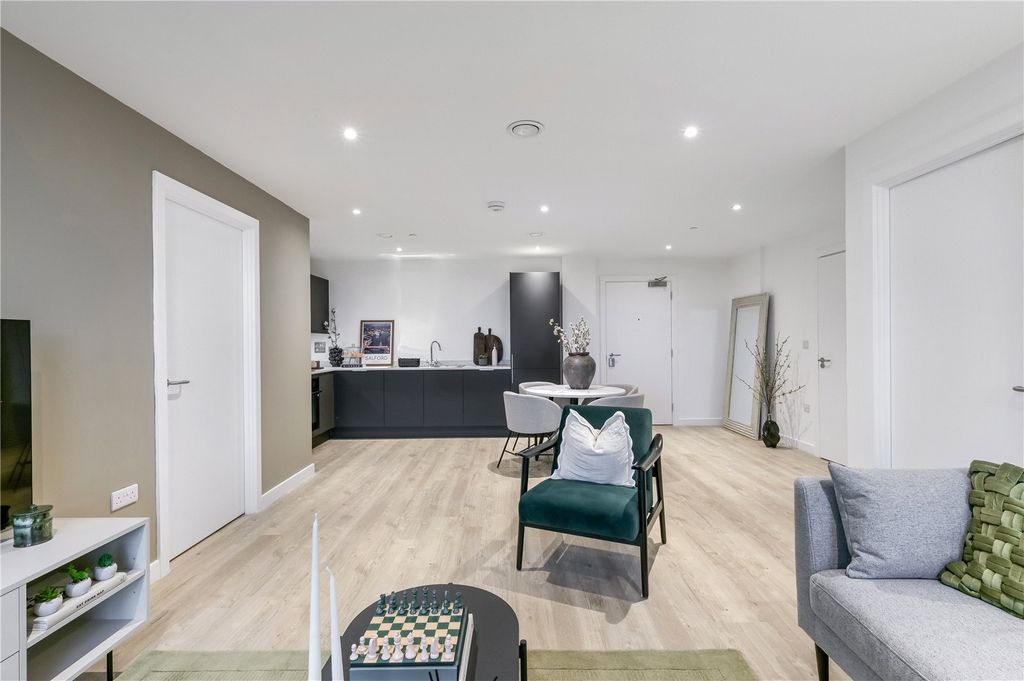 Property photo 2 of 22 Picture No. 24