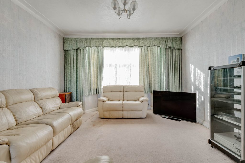 Property photo 3 of 16 200 Beaulah Hill, Se19 -3