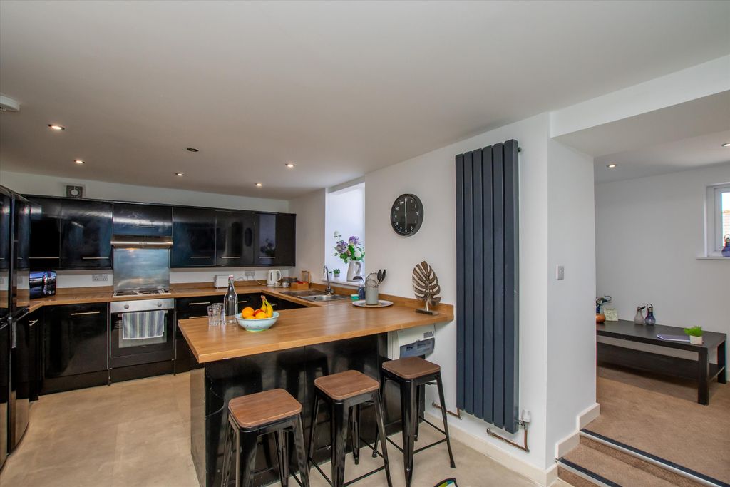 Property photo 3 of 8 Image