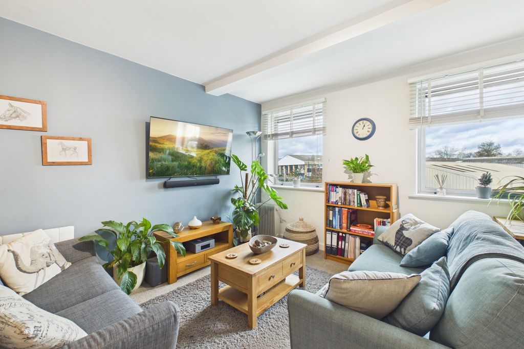 Property photo 3 of 10 Cam03162G0-Pr0410-Still013