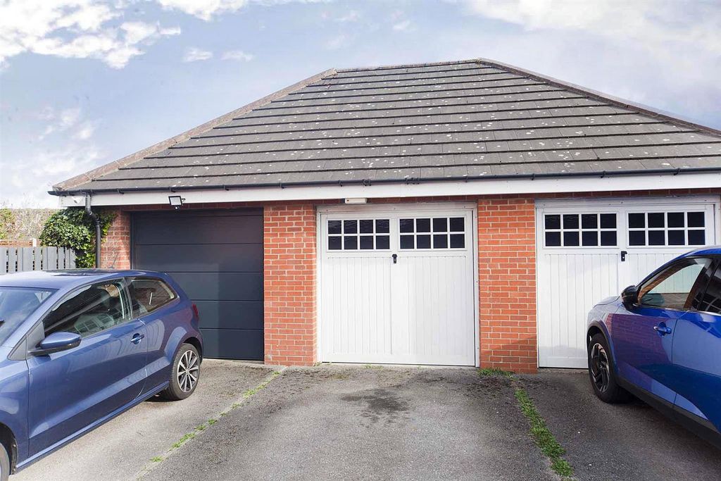 Property photo 3 of 21