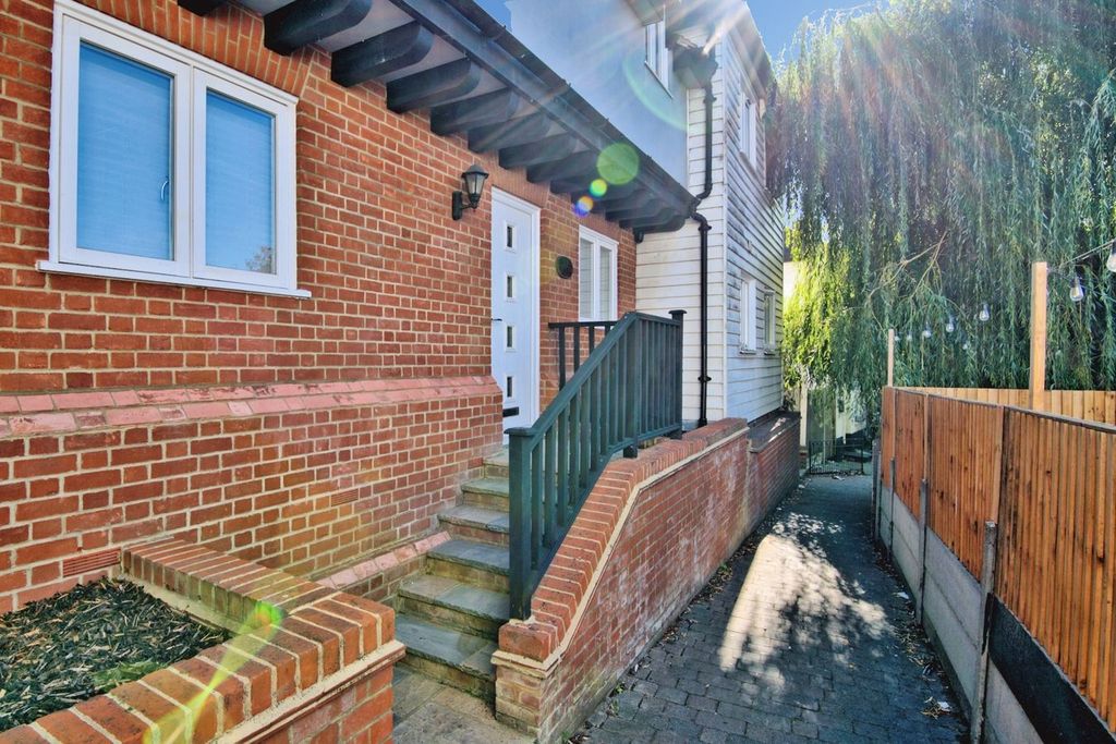 Property photo 1 of 25