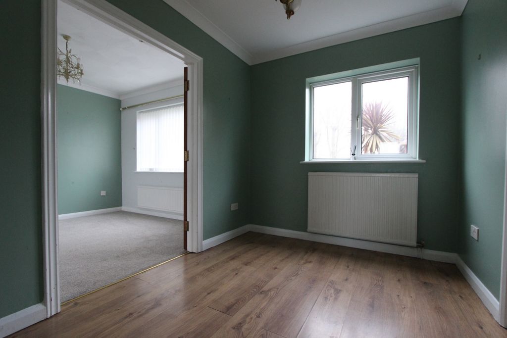 Property photo 3 of 13 Photo 4