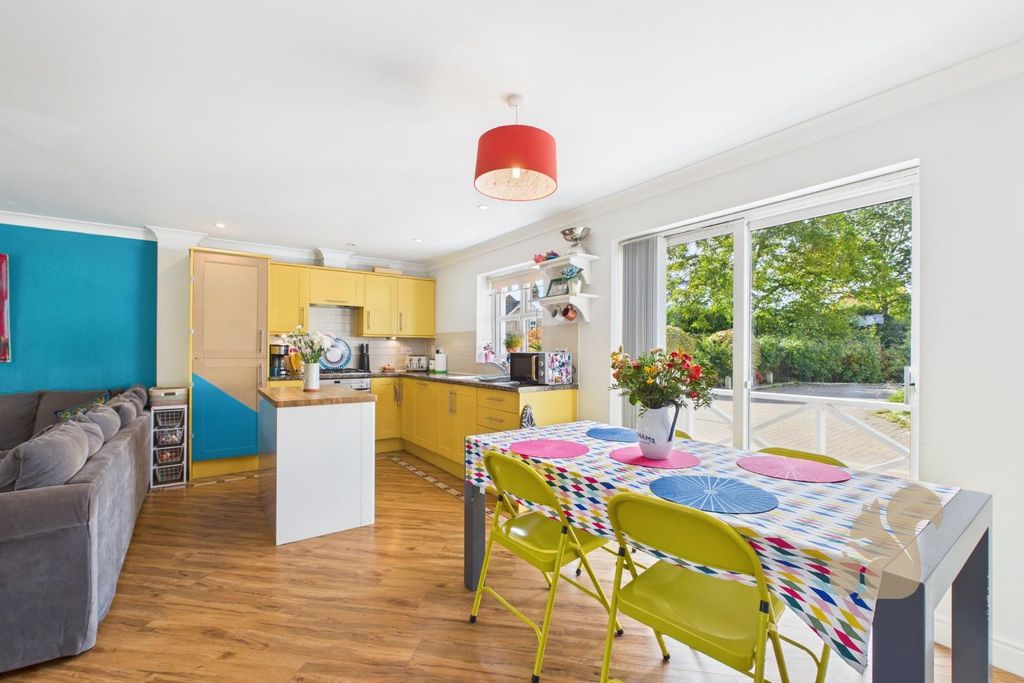 Property photo 3 of 23 Cam01659G0-Pr0606-Still005.Jpg