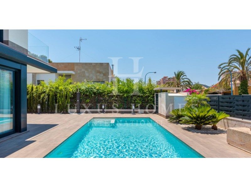 Property photo 3 of 37