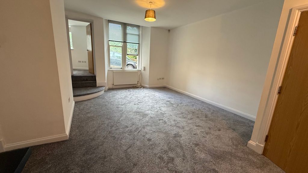 Property photo 2 of 6 Lounge