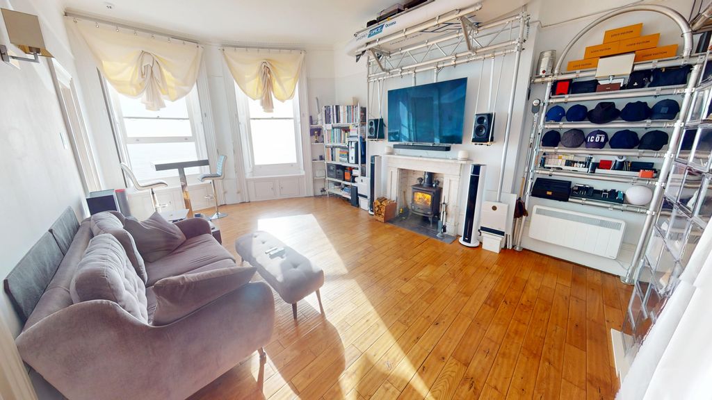 Property photo 3 of 11