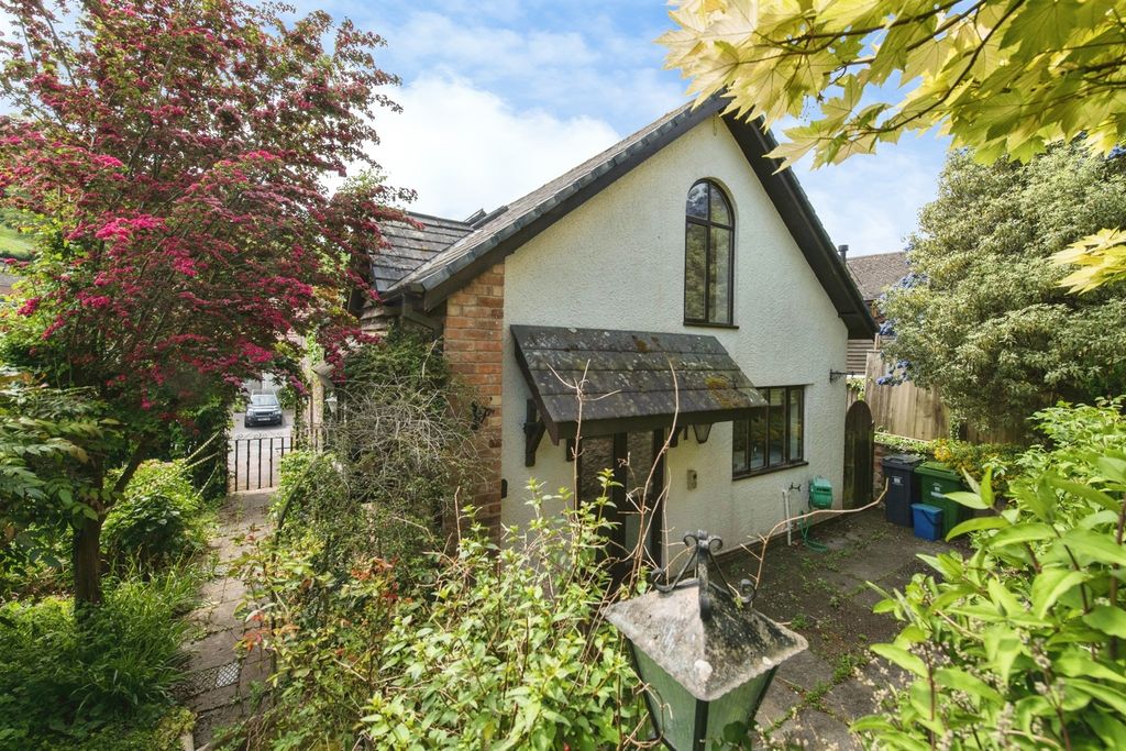 Property photo 2 of 20