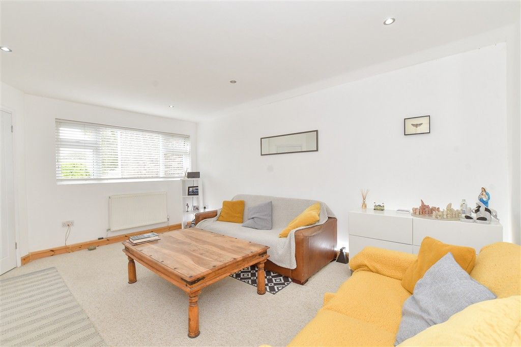 Property photo 2 of 14 Lounge