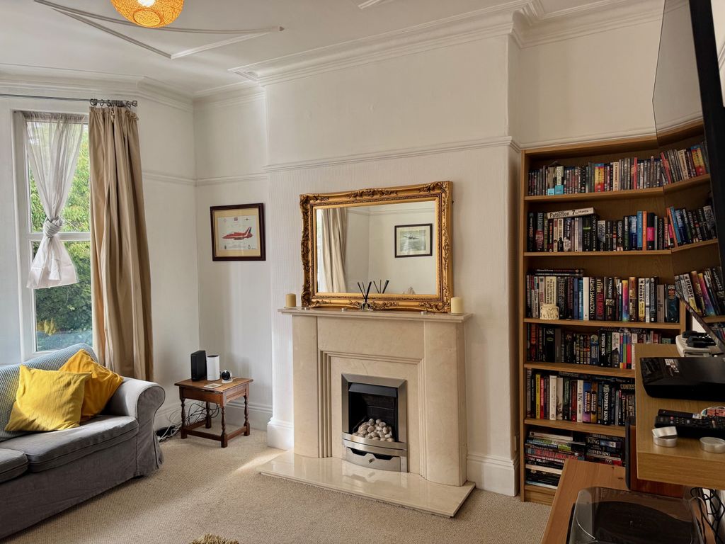Property photo 1 of 25 Lounge