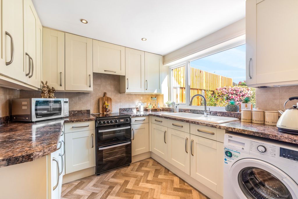 Property photo 2 of 20