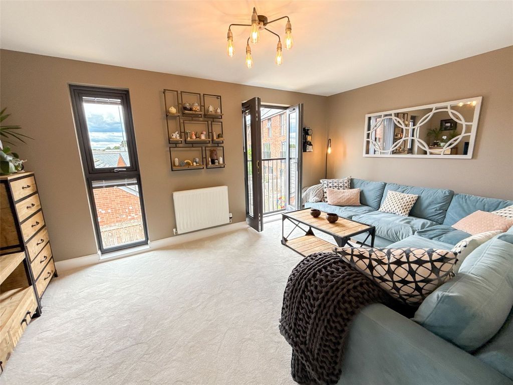 Property photo 3 of 15 Lounge