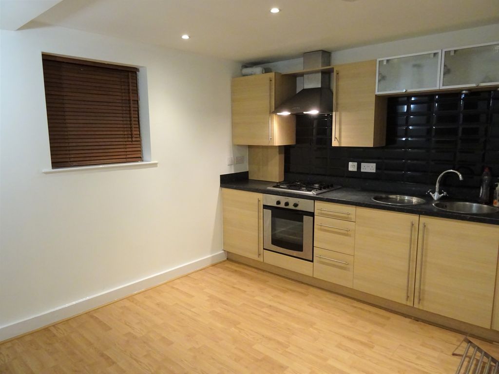 Property photo 2 of 6 Kitchen