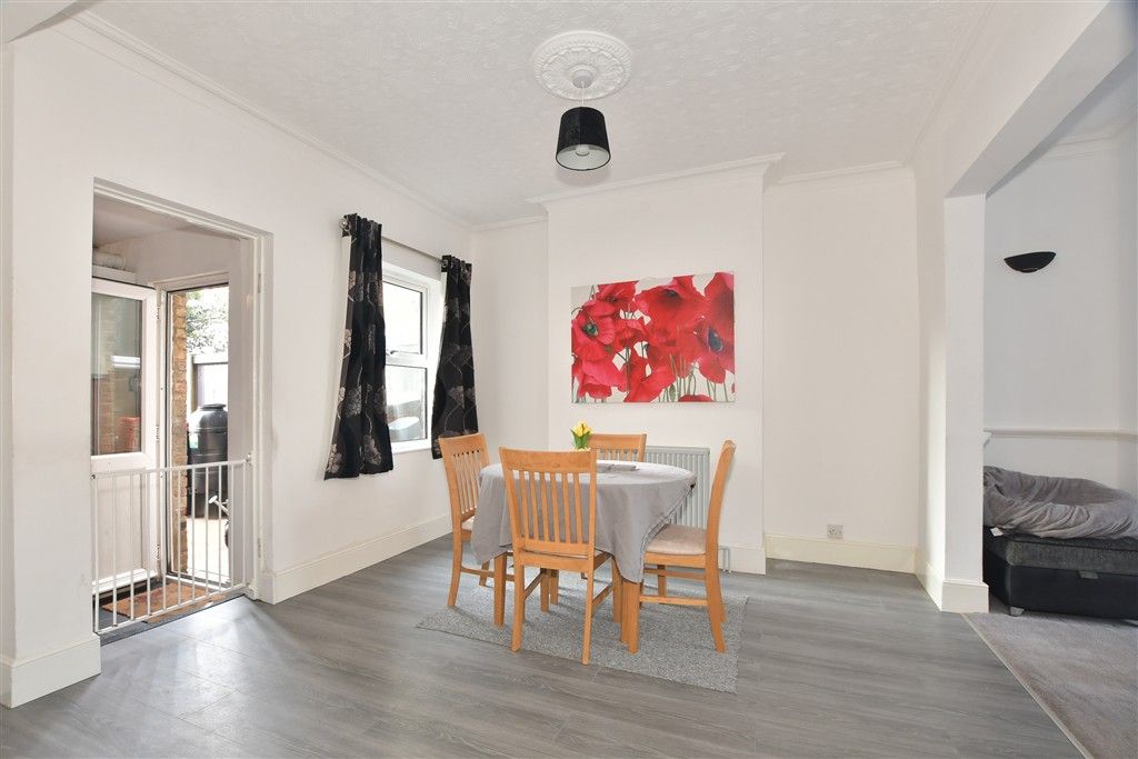 Property photo 2 of 11 Dining Area