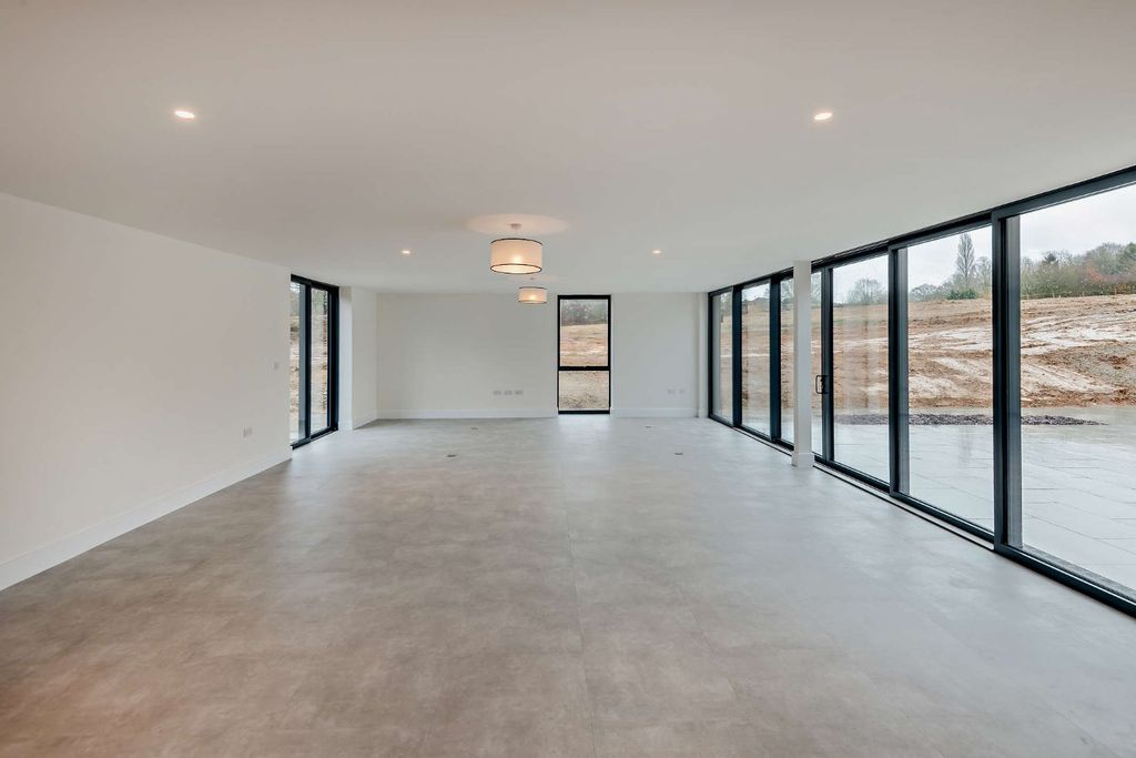 Property photo 2 of 16 Picture No. 12