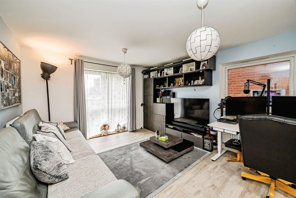 Property photo 3 of 11