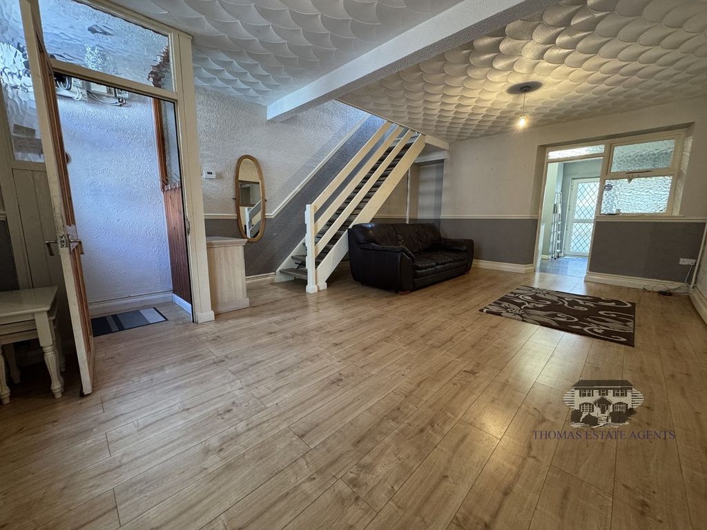 Property photo 2 of 14 Lounge